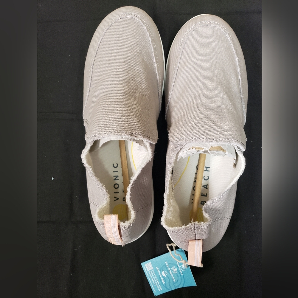 Vionic Beach Shoes Sz 8.5 Lt Gray NWT